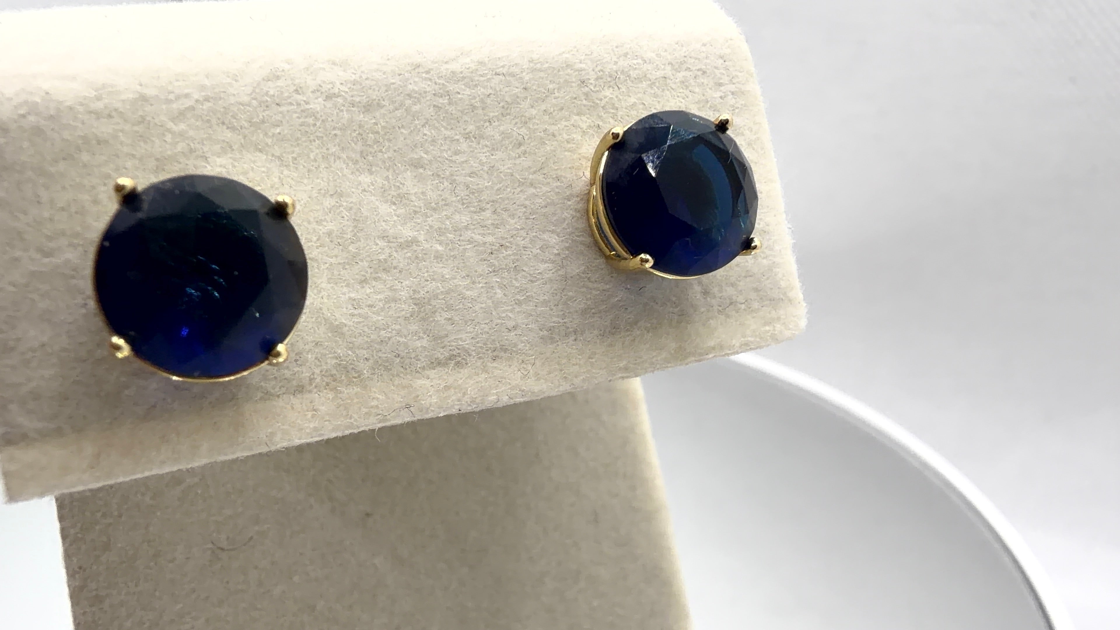 Round Solitaire Stud Earrings