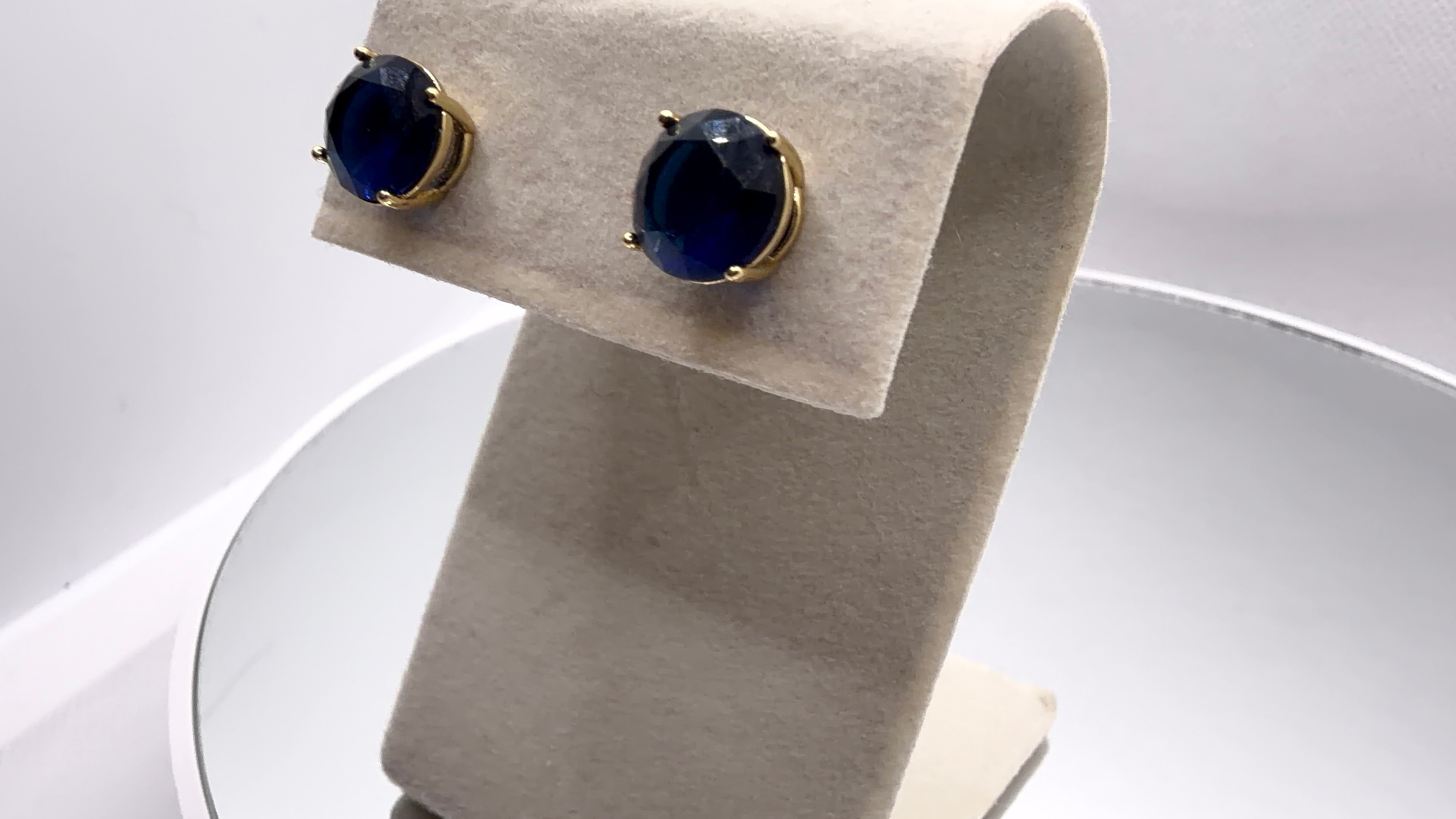 Round Solitaire Stud Earrings