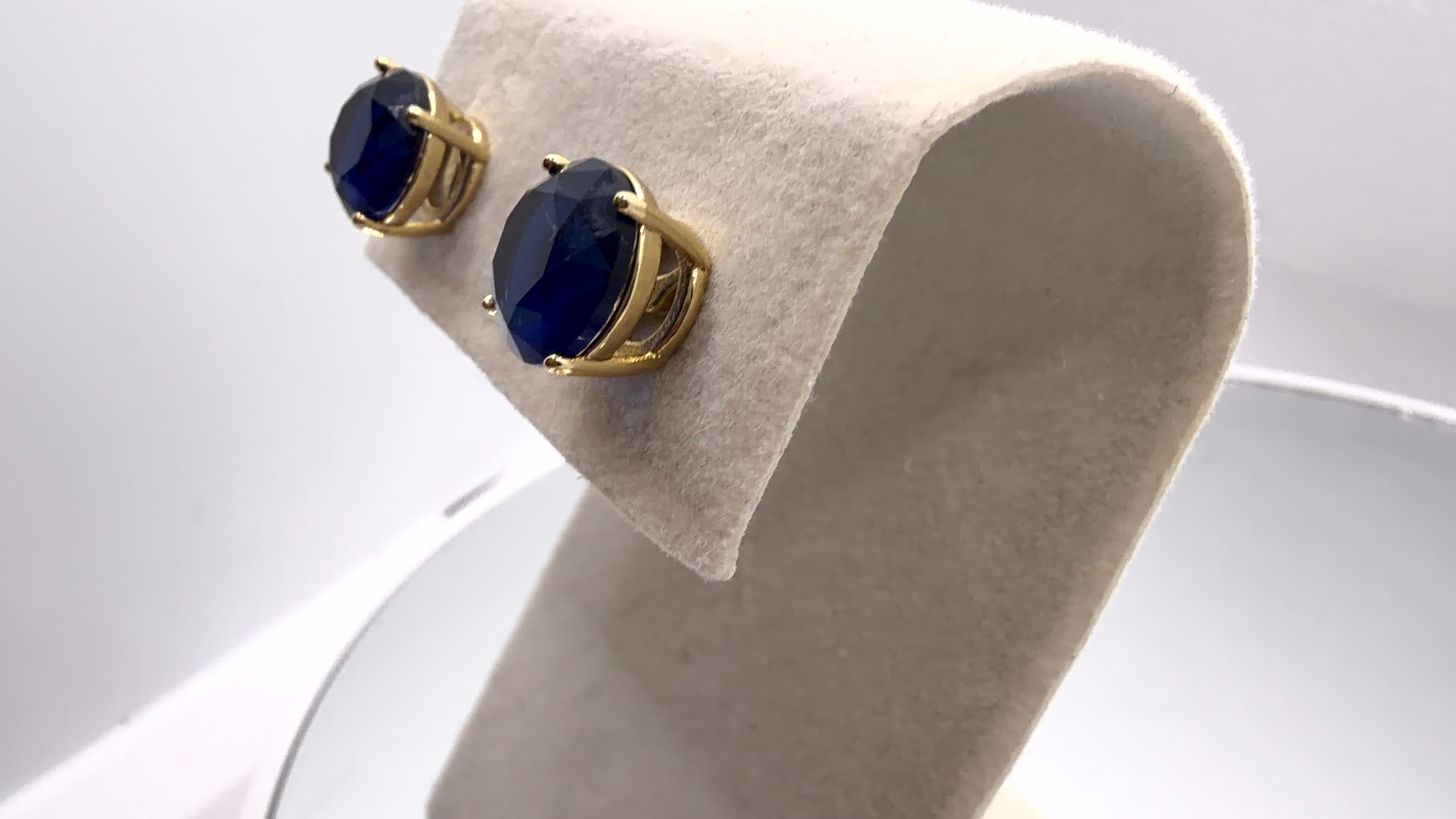 Round Solitaire Stud Earrings