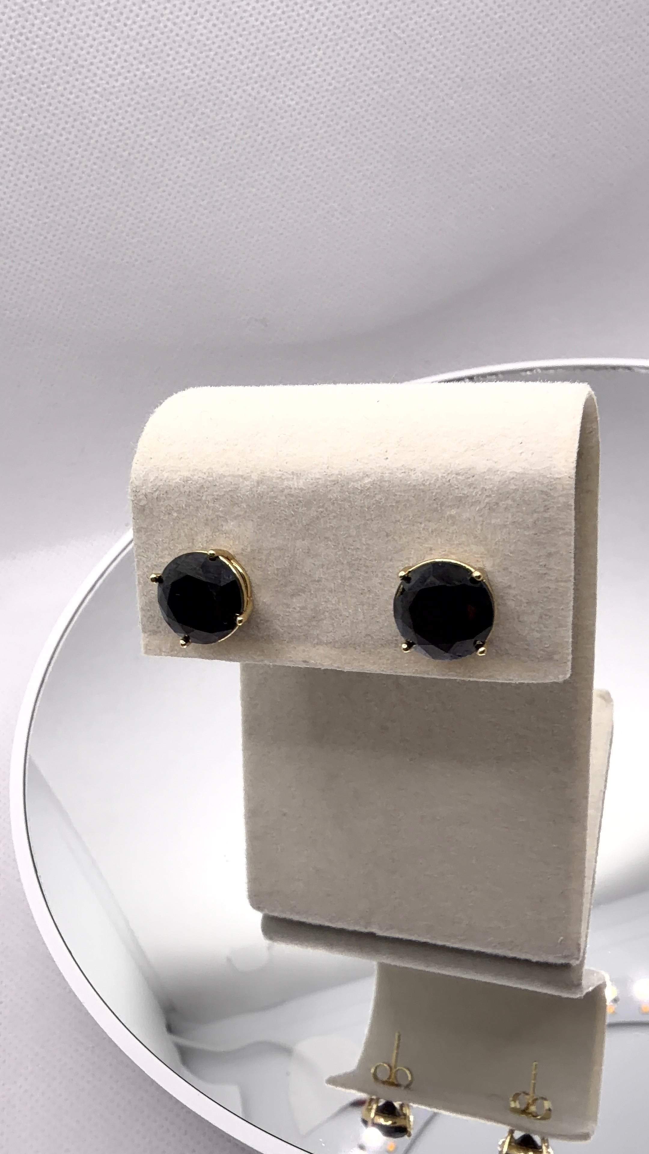Round Solitaire Stud Earrings