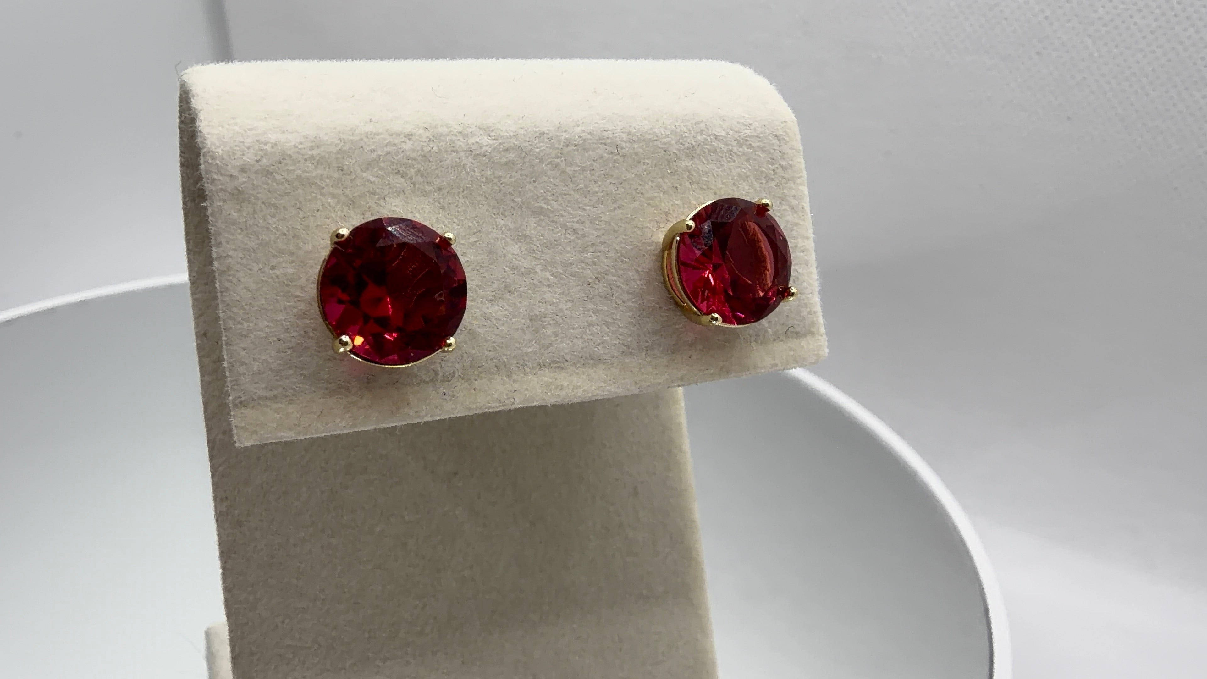 Round Solitaire Stud Earrings