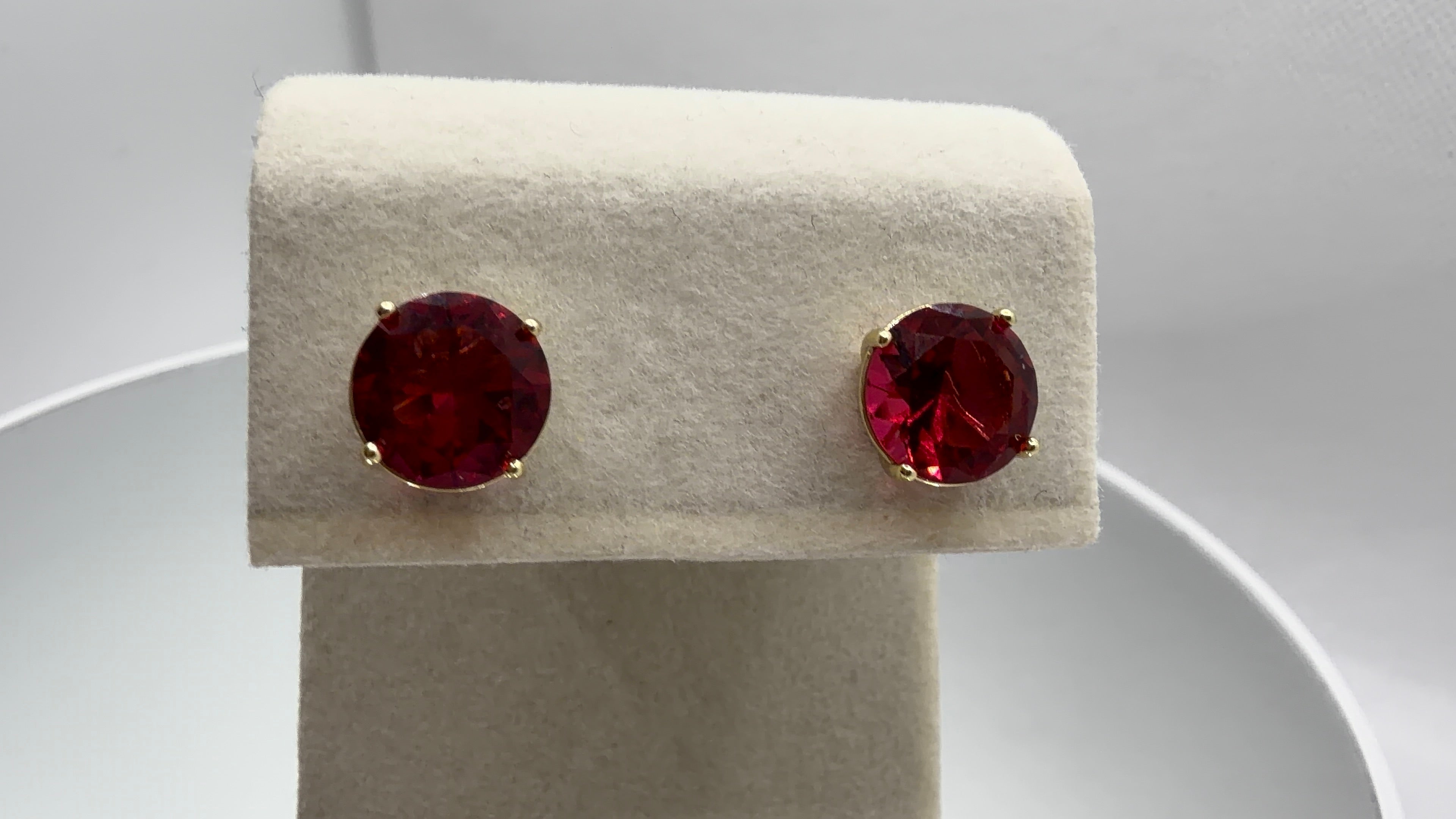 Round Solitaire Stud Earrings