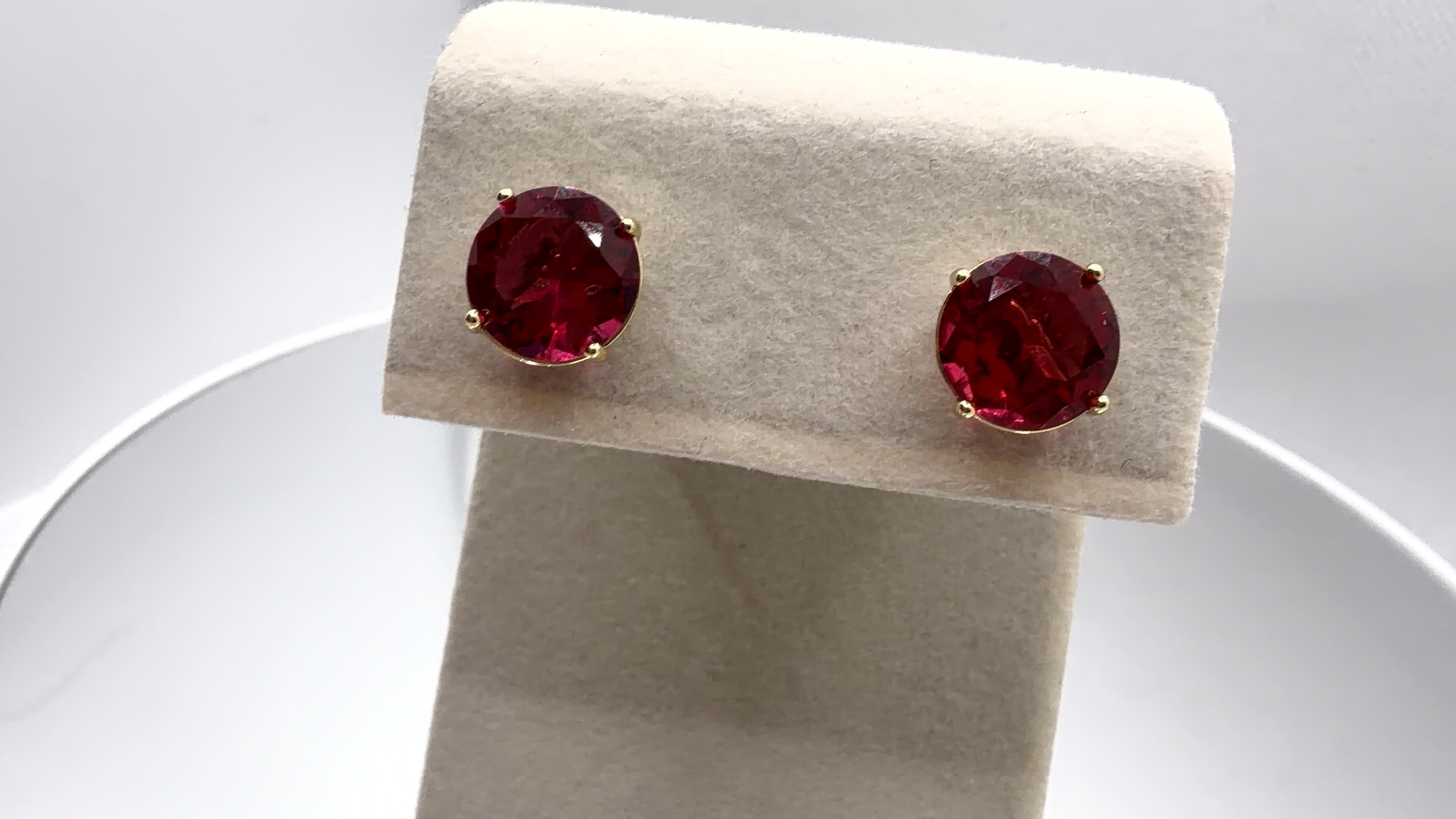 Round Solitaire Stud Earrings