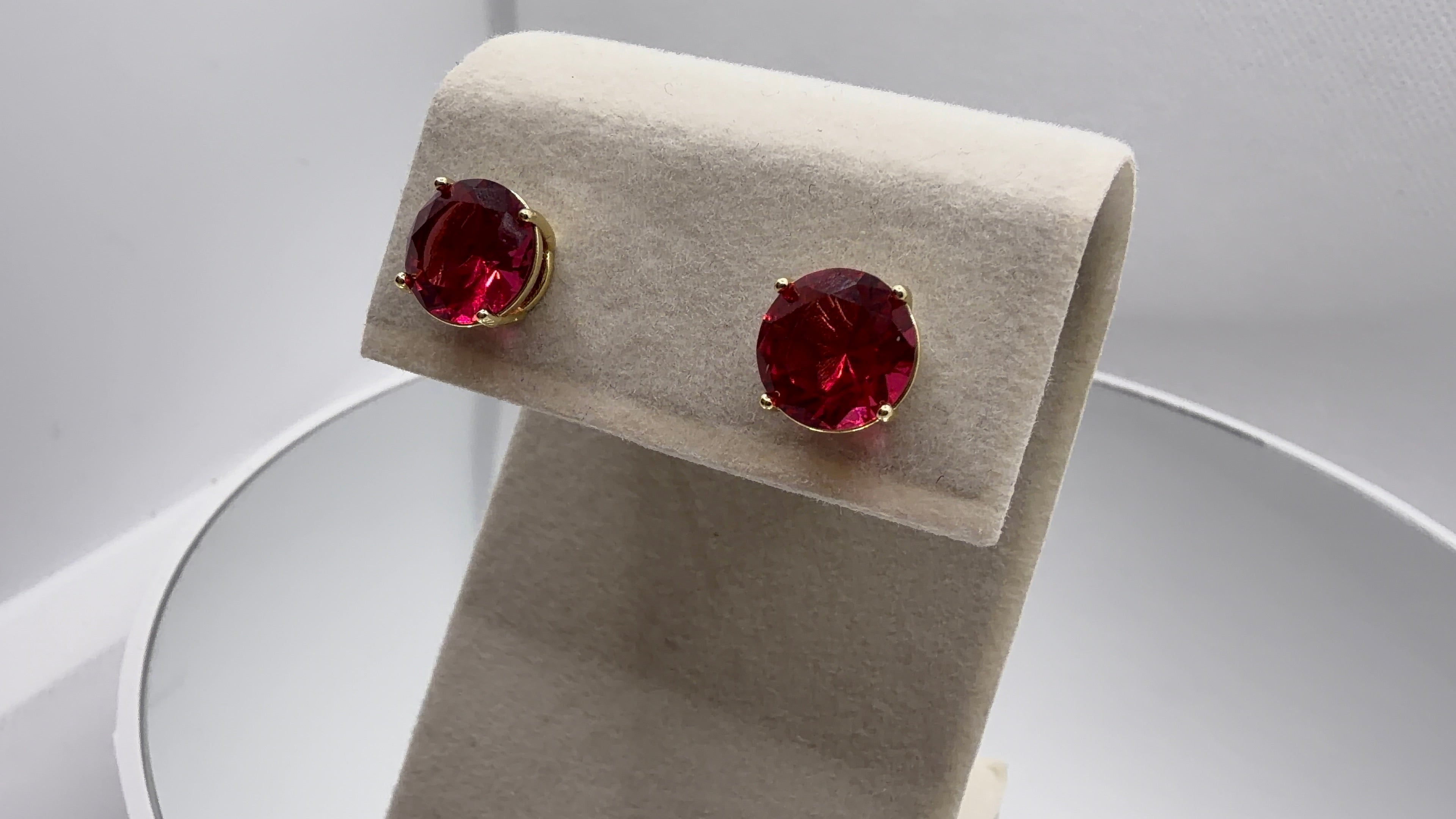 Round Solitaire Stud Earrings