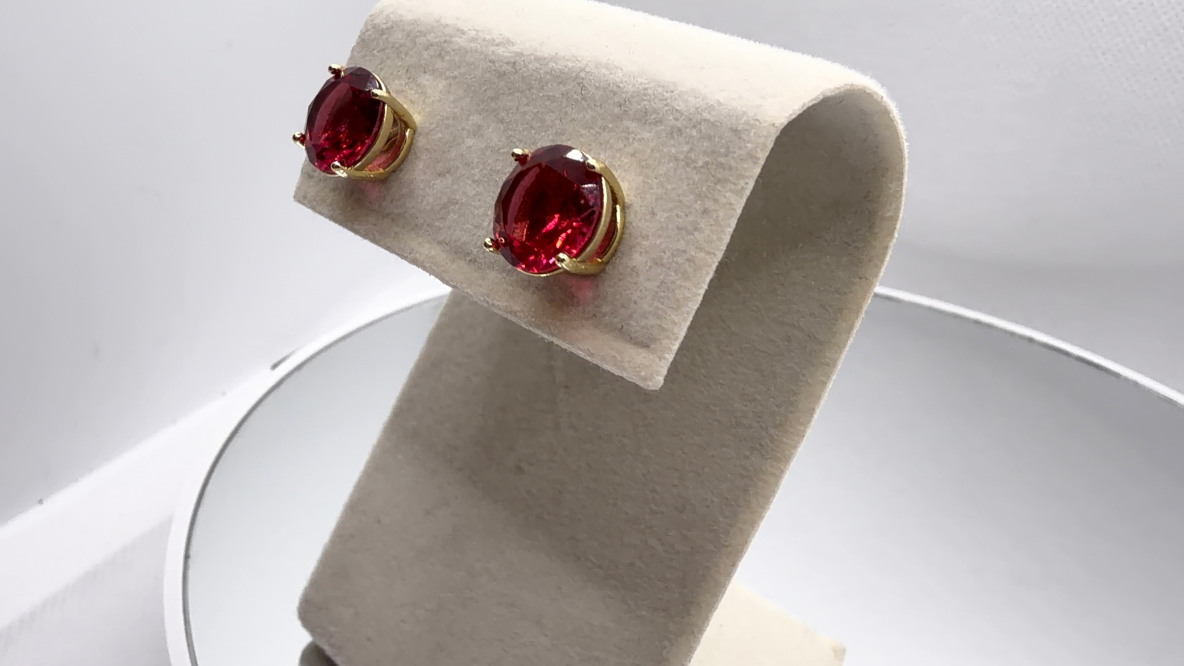Round Solitaire Stud Earrings