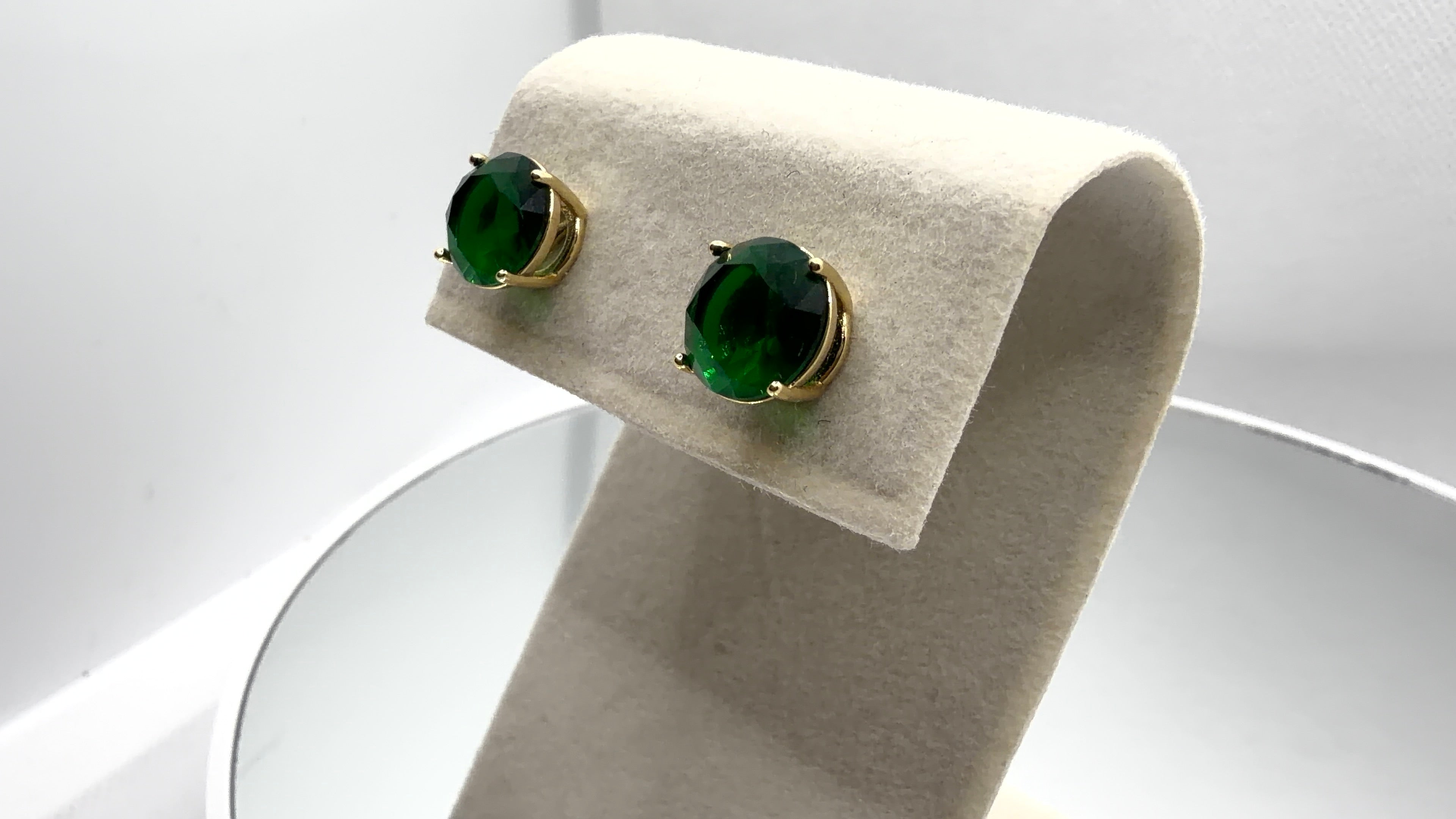 Round Solitaire Stud Earrings
