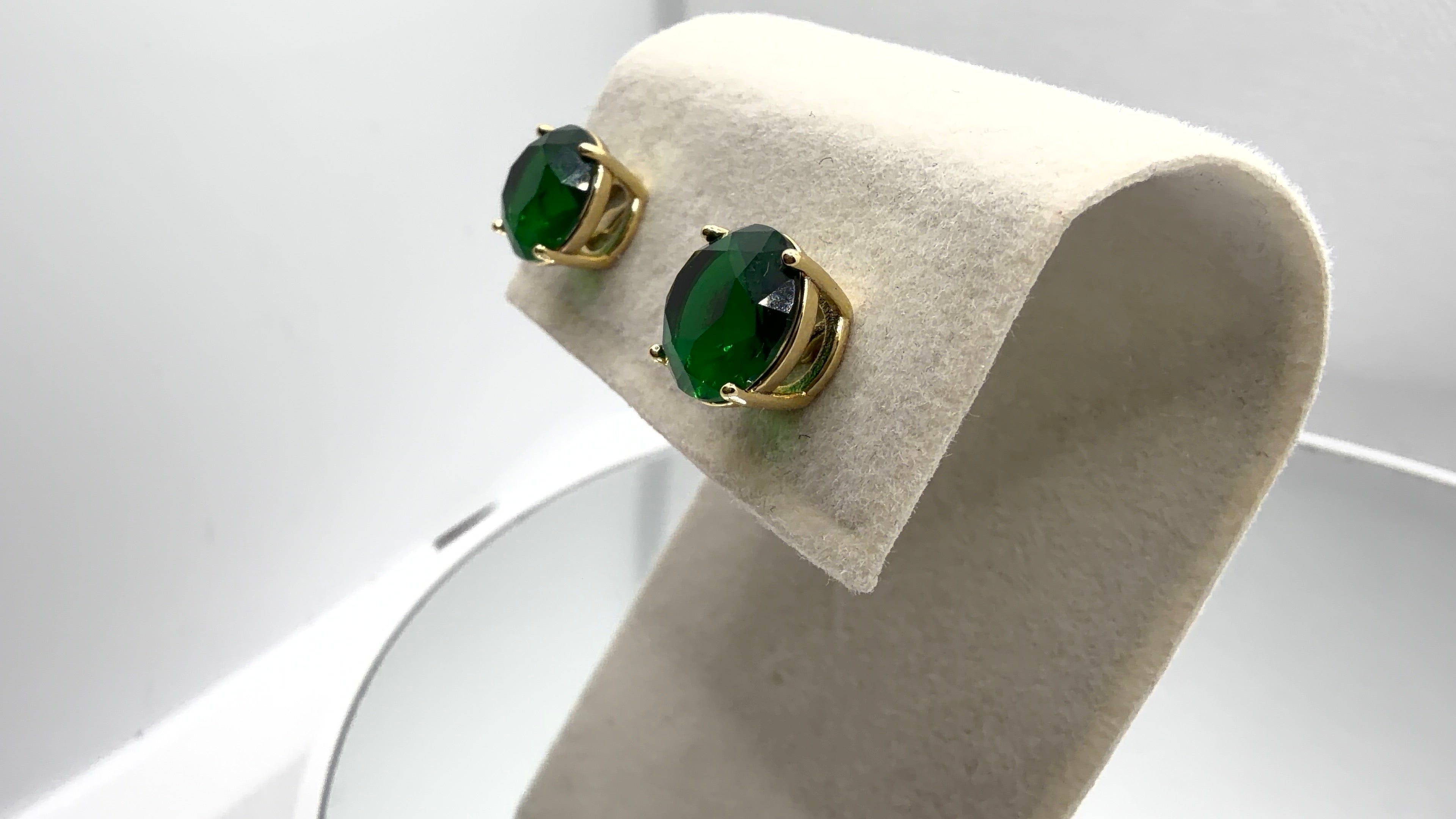 Round Solitaire Stud Earrings