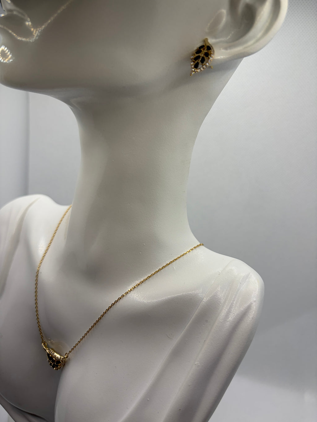 Elegant Leaf Jewelry Set - Necklace, Bracelet, Earrings & Pendant