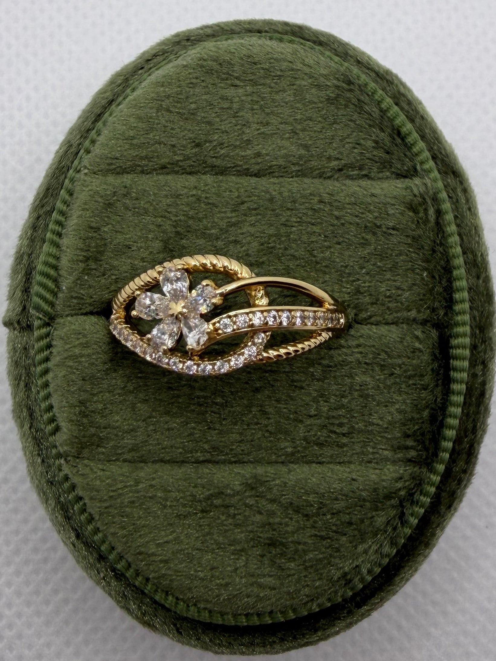 Flower Diamond Ring - Gold Plated