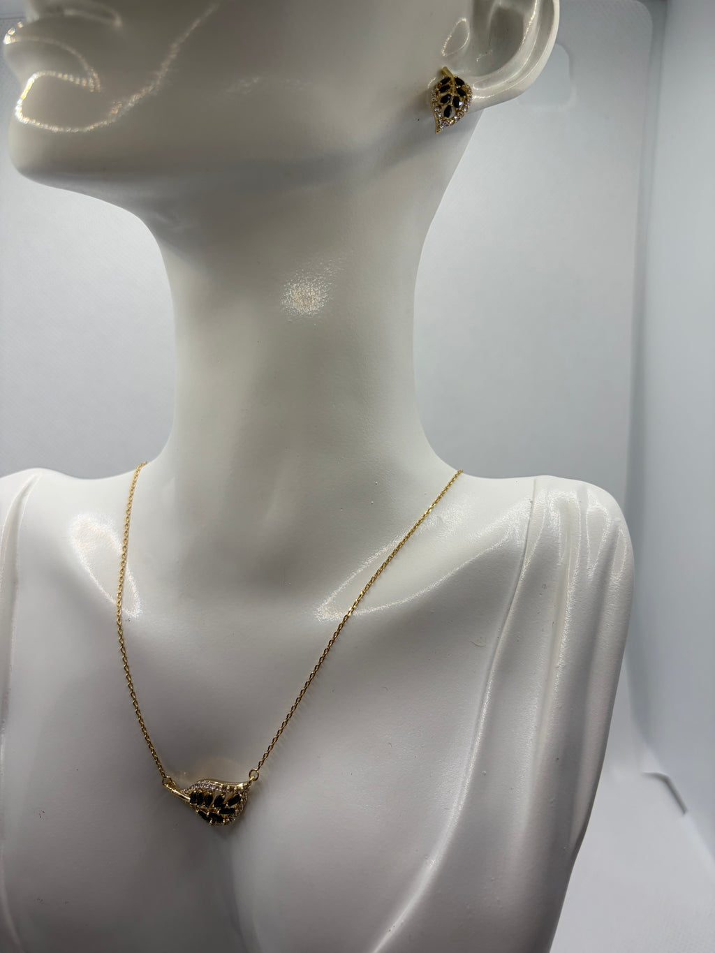 Elegant Leaf Jewelry Set - Necklace, Bracelet, Earrings & Pendant